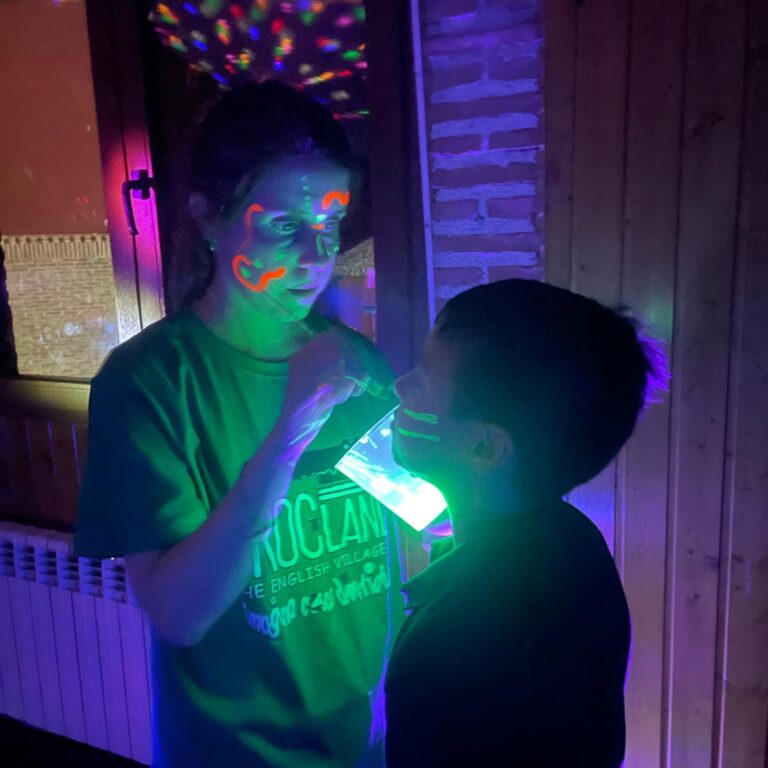 Campamento Imagina Cosas Divertida Fiesta Neón