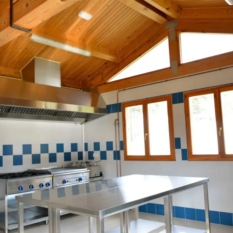 Cocina. Aulas de Naturaleza. Regumiel