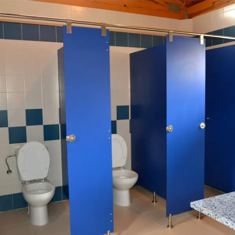 Baños. Aulas de Naturaleza. Regumiel